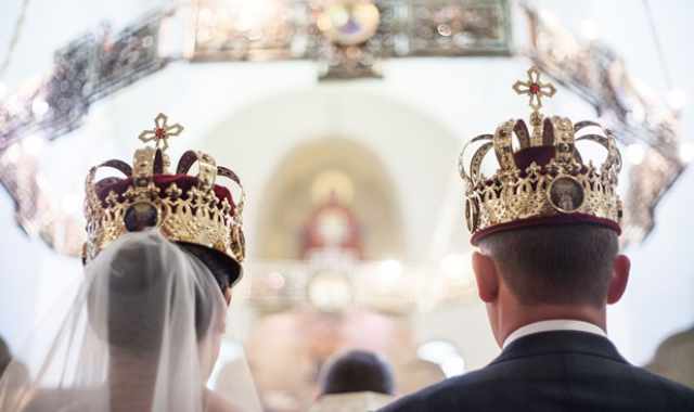 I russi che si sposano a Bari: �Corone, icone e donne che svengono�